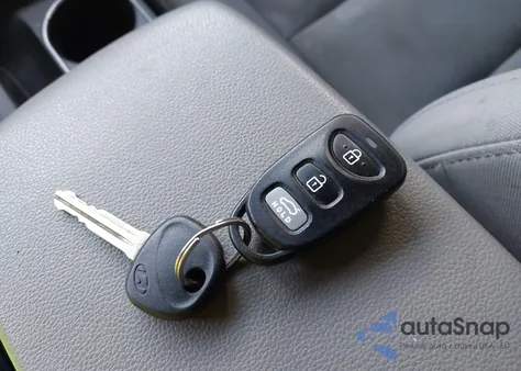 2018 Hyundai Elantra Sel из США, поврежденный, VIN 5NPD84LF4JH233501